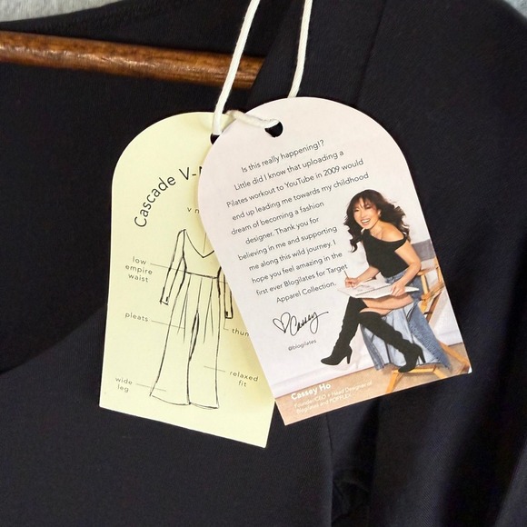 Blogilates Cascade V-Neck Jumpsuit Black Wide Leg Long Sleeve Pockets New L - Picture 4 of 11